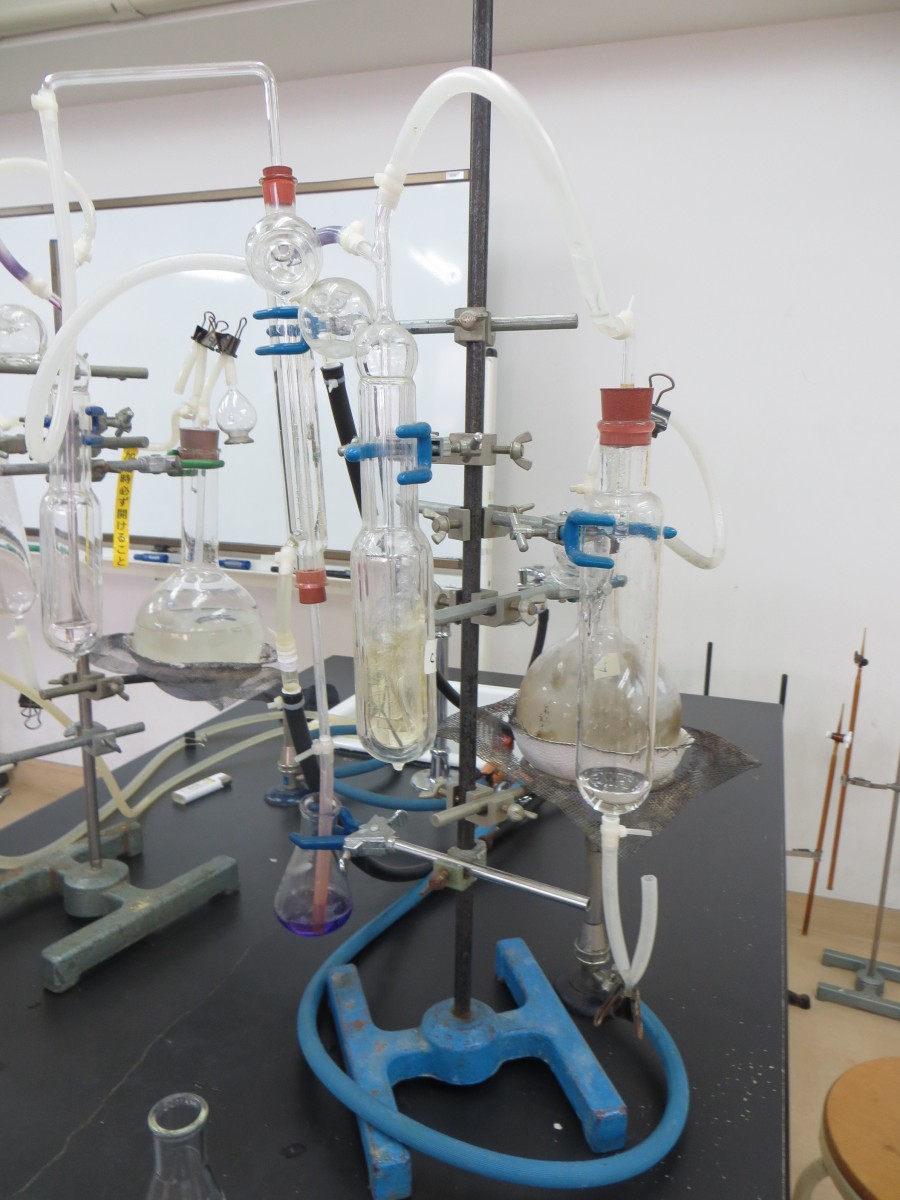 ケルダール蒸留装置を使ってタンパク質 糖質成分を測定 東京バイオテクノロジー専門学校